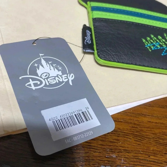 Disney Parks The Nightmare Before Christmas Zero Cardholder wallet NWT - Picture 8 of 10